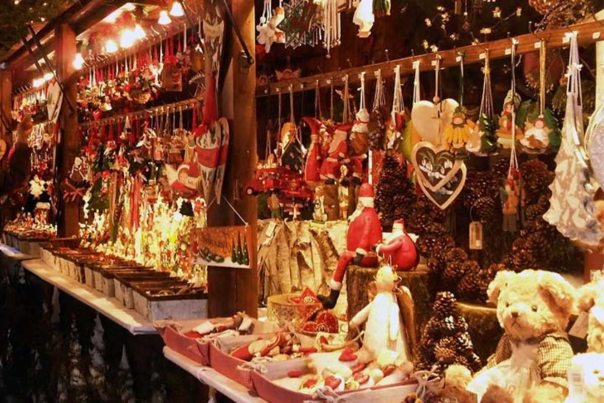 Mercatini di Natale a Bari, con luci e decorazioni festive