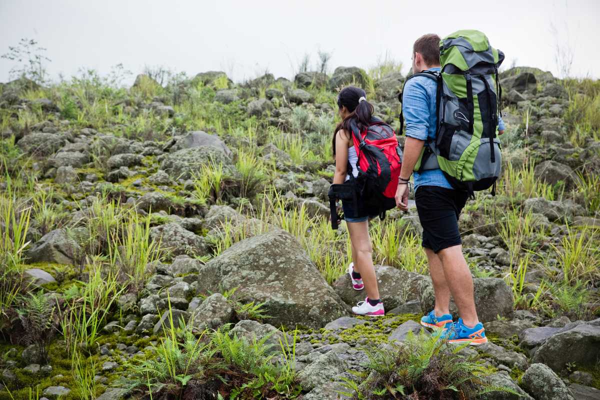 Vista panoramica di Polignano a Mare con mare e scogliere