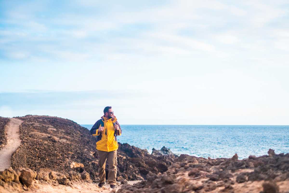 Escursione panoramica con vista sul mare e scogliere di Polignano a Mare