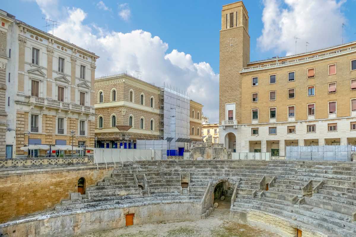 Vista panoramica del centro storico di Lecce, evidenziando il barocco leccese e l'anfiteatro romano